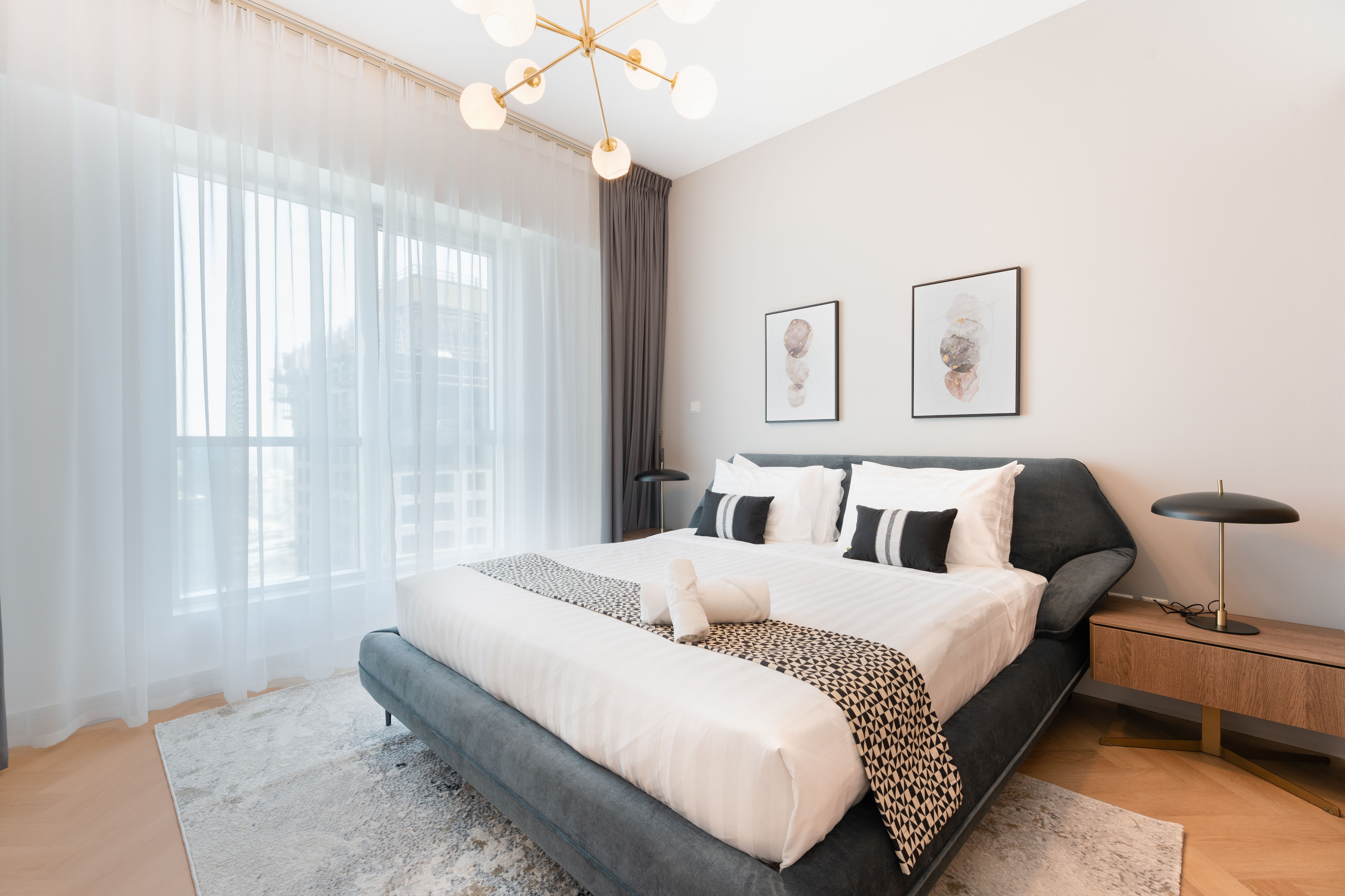 Spacious 2 Bedroom Near the Mailbox, City Centre