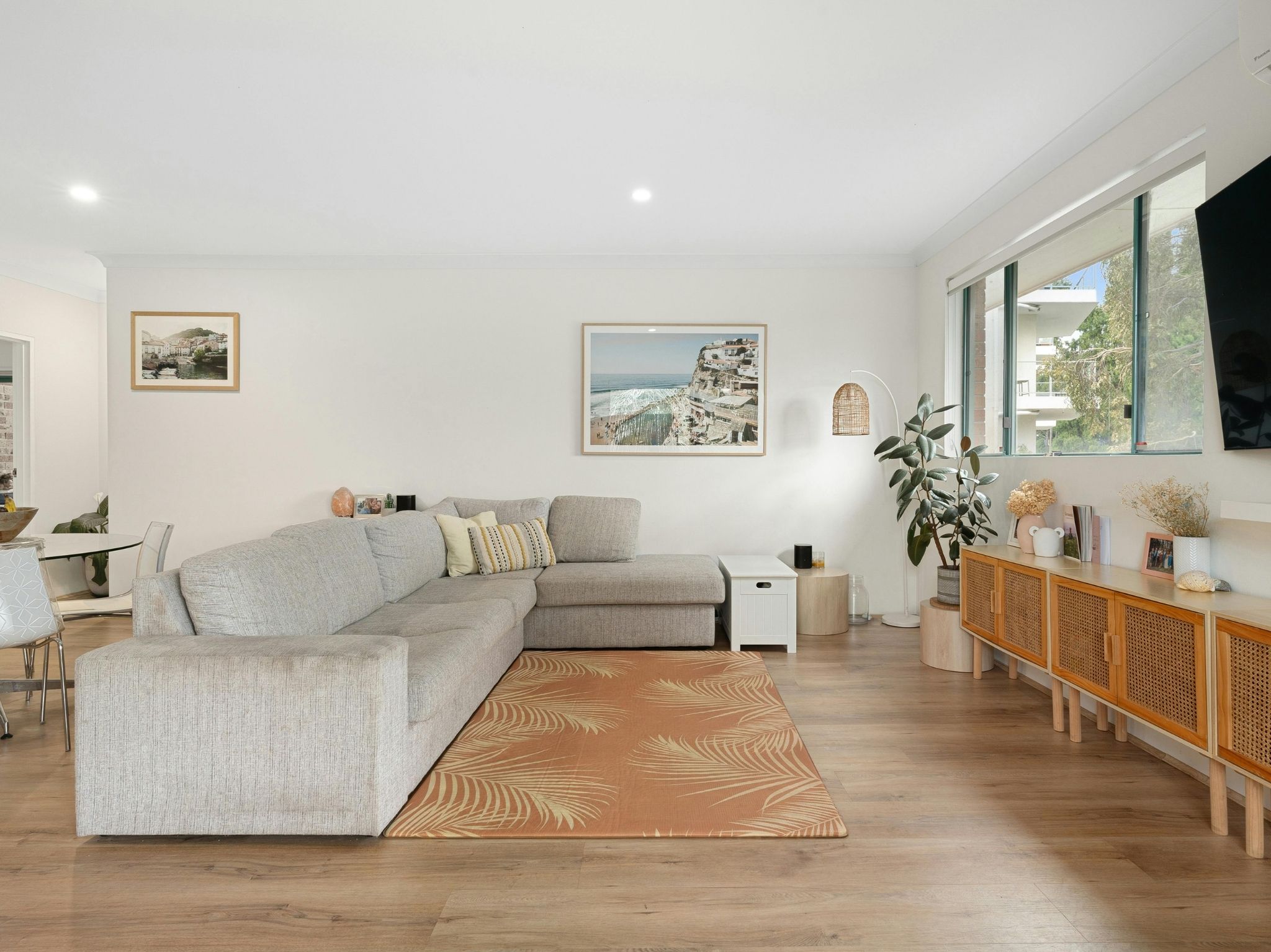2 Bedroom with Parking, South Liverpool