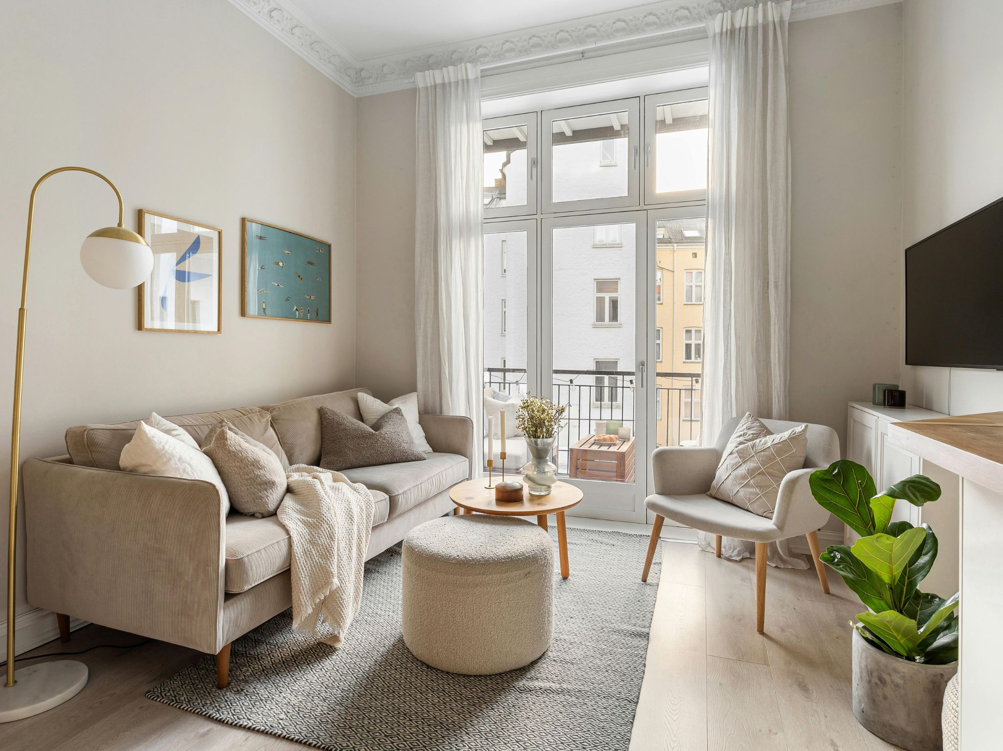 Stylish 1 Bedroom with Balcony, City Centre
