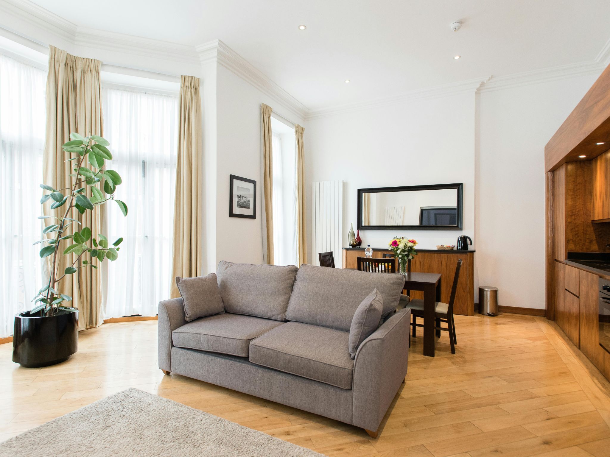 Bright 2 Bedroom Near Newcastle Business Park